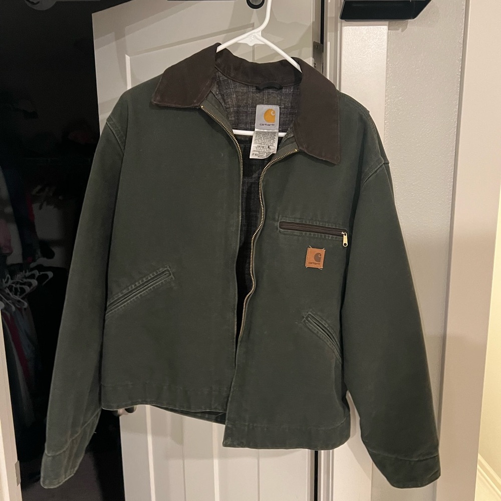 Army green women’s Carhartt jacket, very lightly used